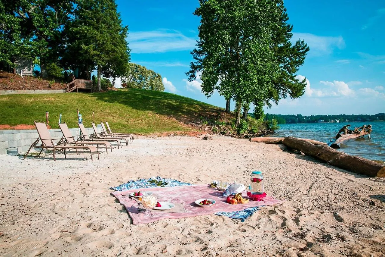 Holiday home Waterfront Two Bedroom 17 On The #Lake At Long Cove Resort Charlotte