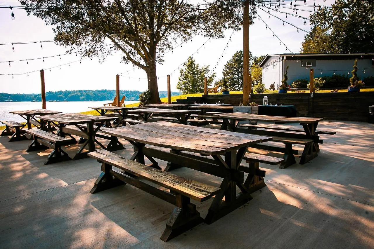 Waterfront Two Bedroom 17 On The #Lake At Long Cove Resort Charlotte États-Unis